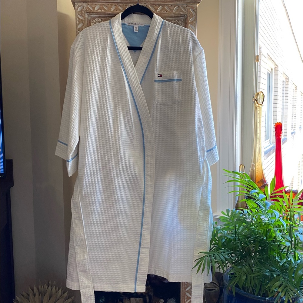 NWOT Tommy Hilfiger Lightweight Summer White Robe Blue Trim Size S/M